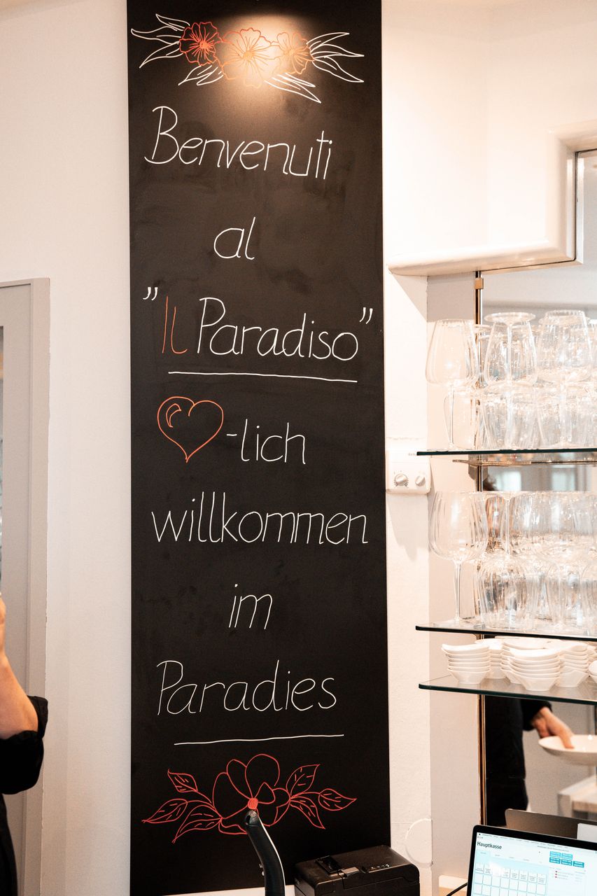 Freunde beim Grand Opening