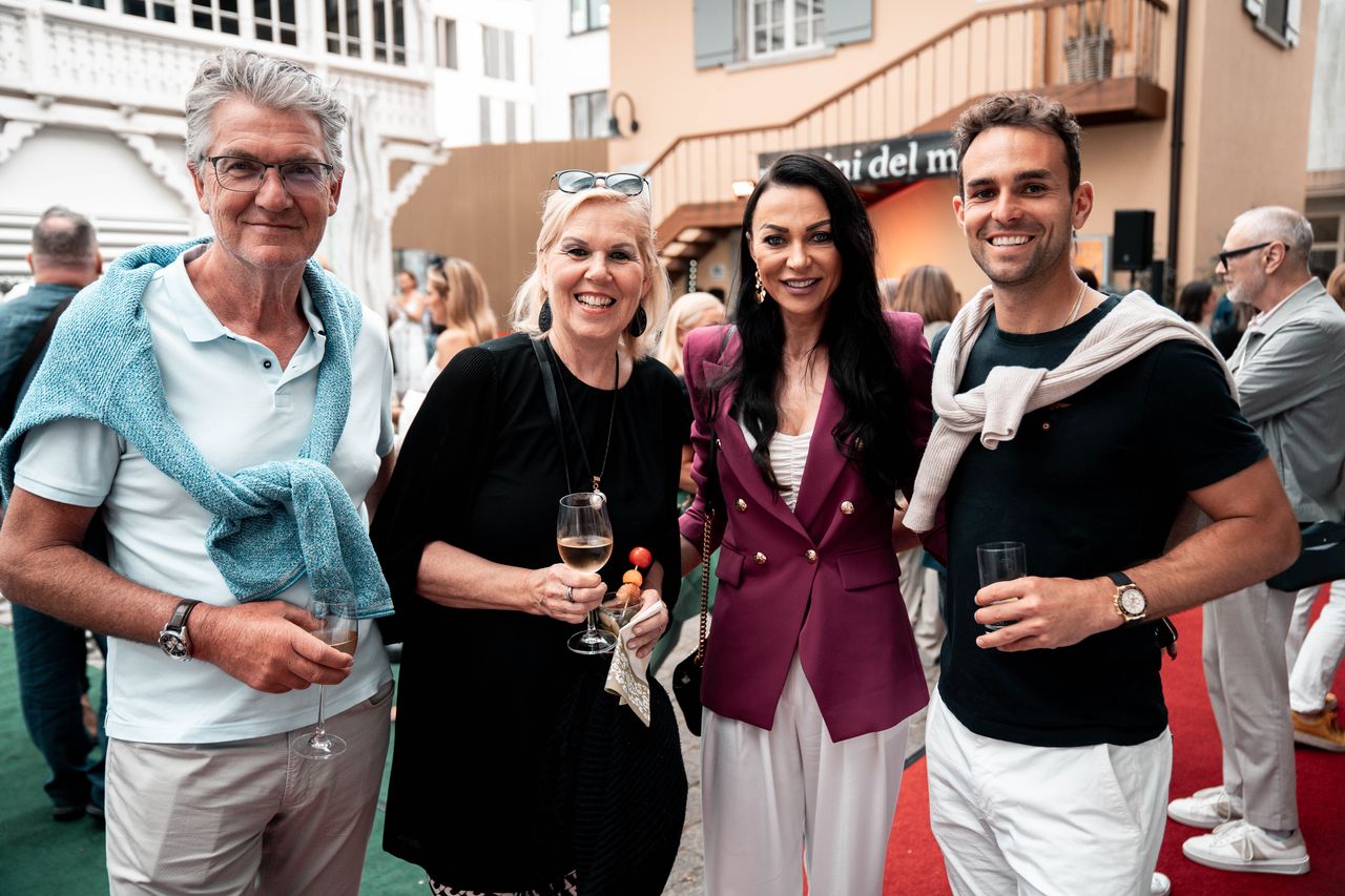 Ausgelassene Stimmung beim Grand Opening
