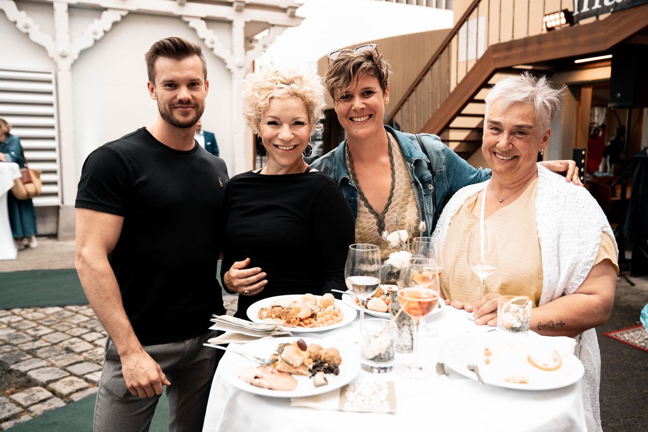 Begrüssung der Gäste beim Grand Opening