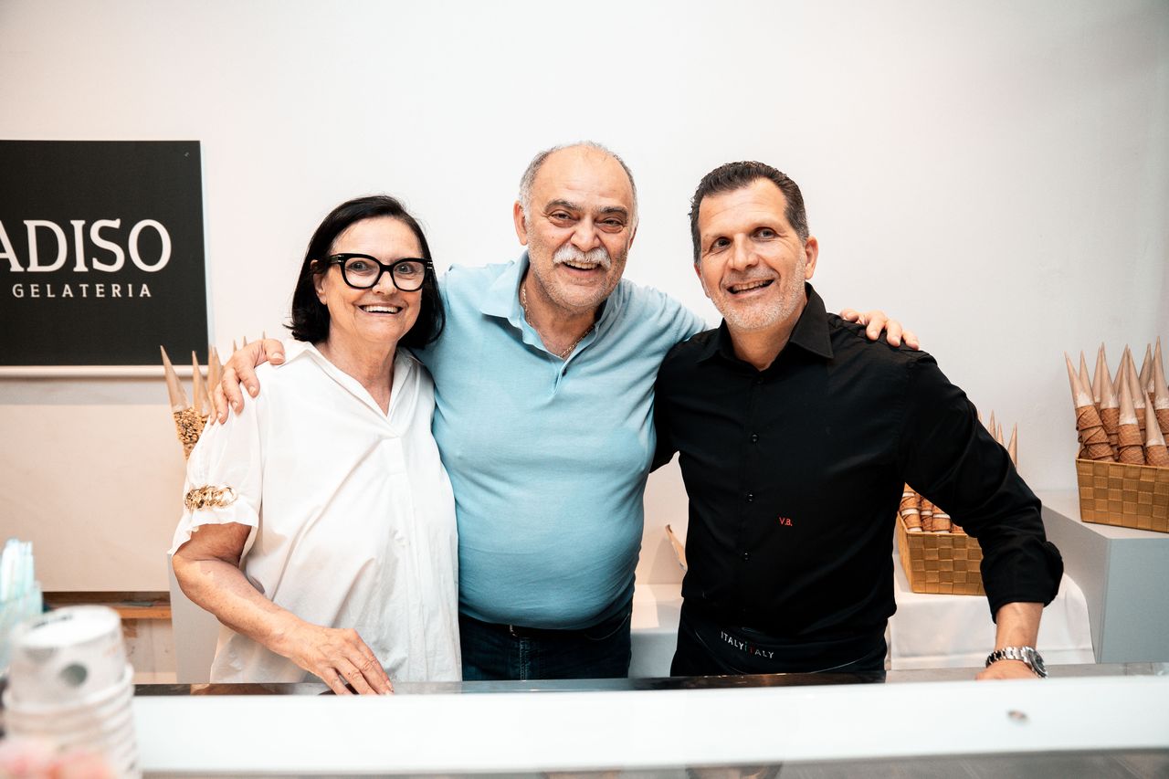 Freunde beim Grand Opening