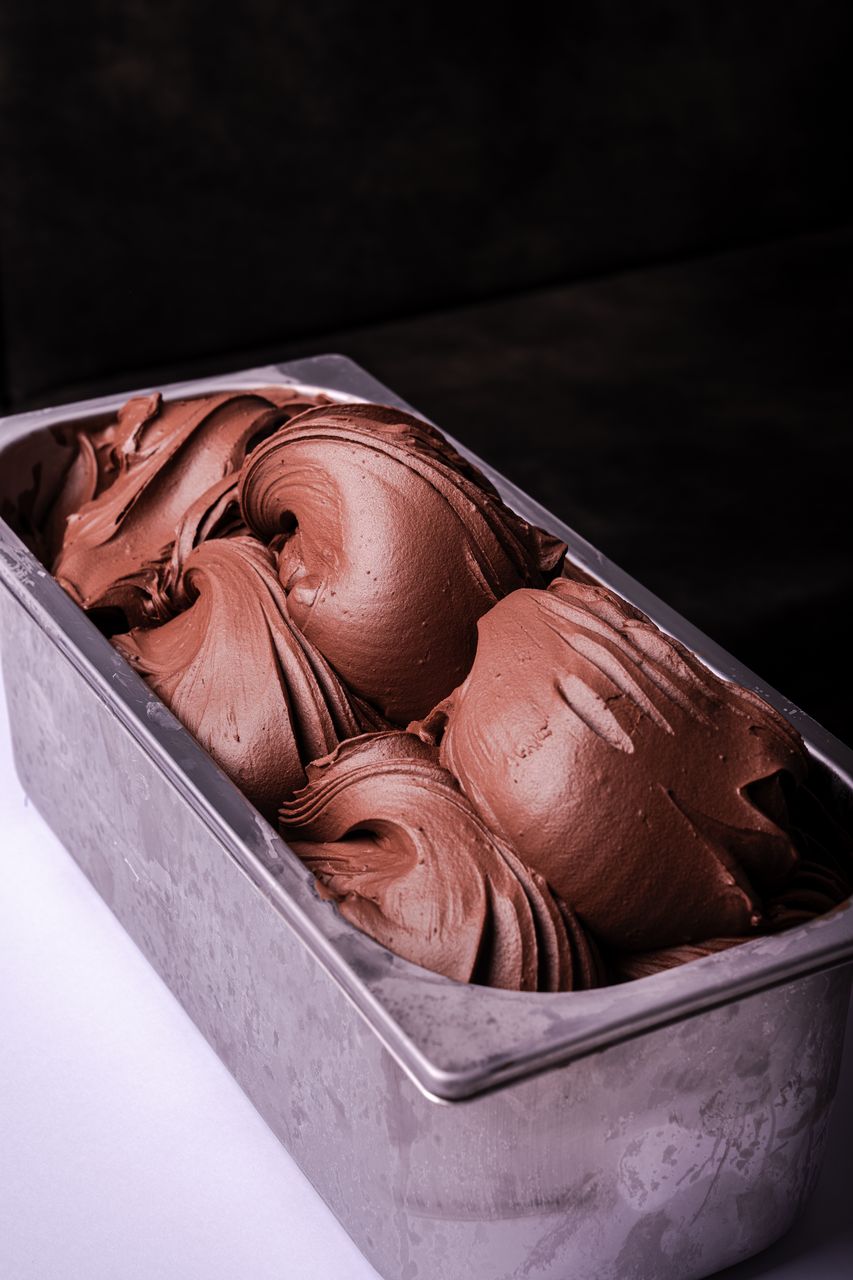 Cremiges Schokoladen-Gelato frisch aus der Gelateria